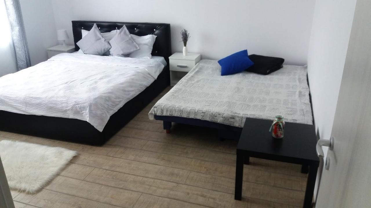 Appartement Cazare Apartament Rasnov Extérieur photo